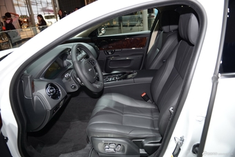 2014年第12届广州国际车展 图为：捷豹XJL剑桥限量版