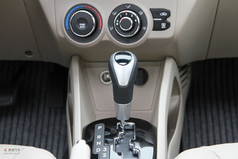 2012款东风悦达起亚K2 1.6L自动Premium两厢