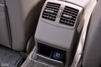 2011款奔驰E200 CGI优雅型内饰