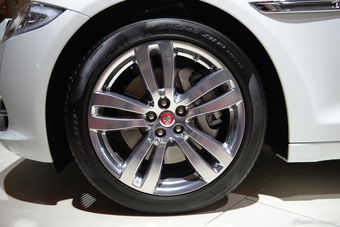 2014年第12届广州国际车展 图为：捷豹XJL剑桥限量版