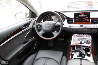 2011款A8L内饰