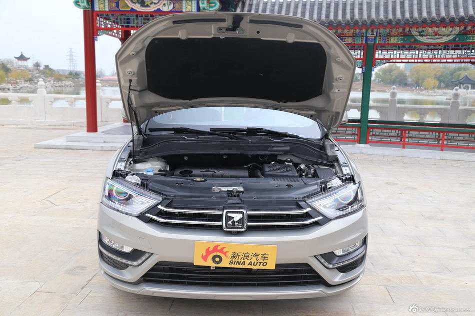 2016款众泰SR7 1.5T自动顶配版