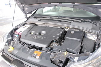 2012款福克斯三厢2.0升发动机