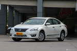 2013款天籁2.0L自动XL舒适版 珠光白