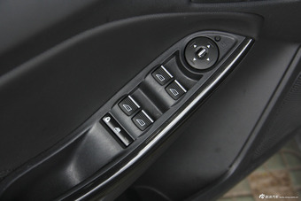 2015款福克斯三厢1.5L GTDi自动精英型