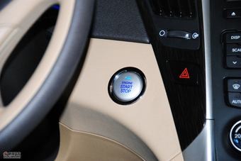 2011款索纳塔八内饰