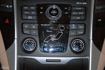 2011款索纳塔八内饰