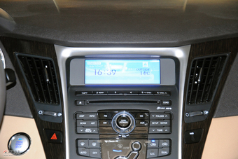 2011款索纳塔八内饰