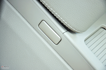 2011款奔驰E200 CGI优雅型内饰