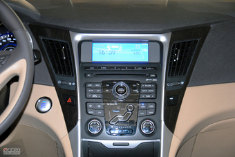 2011款索纳塔八内饰