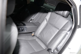 2014年第12届广州国际车展 图为：捷豹XJL剑桥限量版