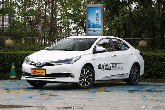 2016款卡罗拉双擎1.8L自动旗舰版 超级白色