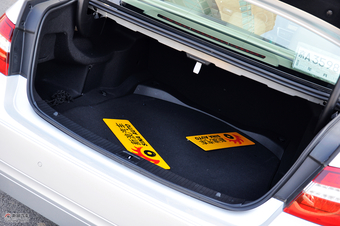 2011款奔驰E200 CGI优雅型空间