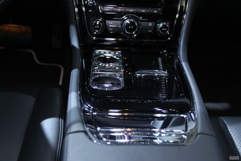 捷豹XJ全景商务车