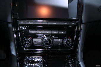 捷豹XJ全景商务车