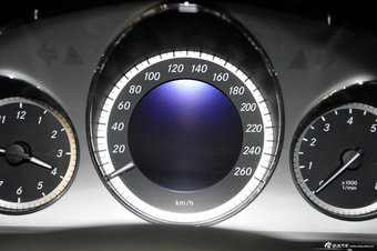 2012款奔驰E级实拍