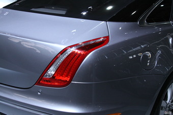 捷豹XJ全景商务车