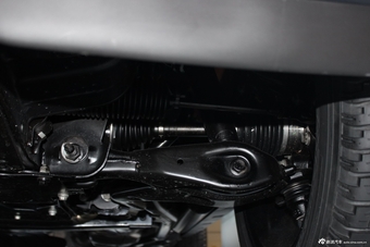 2013款发现第四代3.0T SDV6 尊黑限量版柴油版