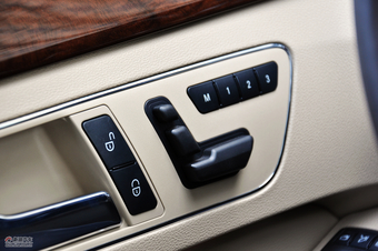 2011款奔驰E200 CGI优雅型空间