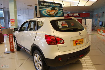 2011款逍客2.0L两驱CVT XV雷