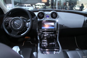 捷豹XJ全景商务车