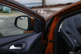 2015款福克斯两厢1.6L手动舒适型