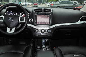 2014款酷威2.4L自动两驱旅行版