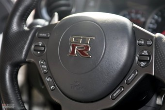 2012款日产GT-R内饰
