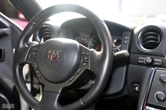 2012款日产GT-R内饰
