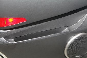 2014款雷斯特W 2.7T自动四驱豪华导航版5座图片