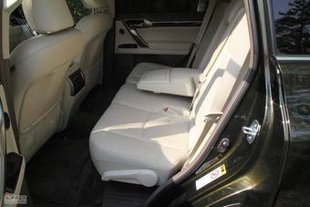 2010款雷克萨斯GX460座椅空间
