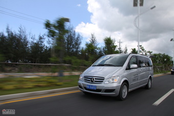 2011款奔驰唯雅诺-动态