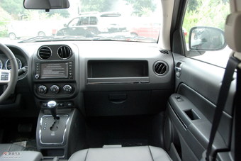 2011款Jeep指南者豪华导航版
