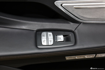 2016款宝马7系750Li 4.4T自动xDrive（四座版）
