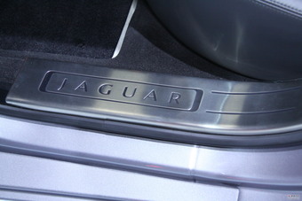 捷豹XJ全景商务车