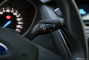 2015款福克斯两厢1.6L手动舒适型