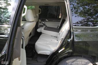 2010款雷克萨斯GX460座椅空间