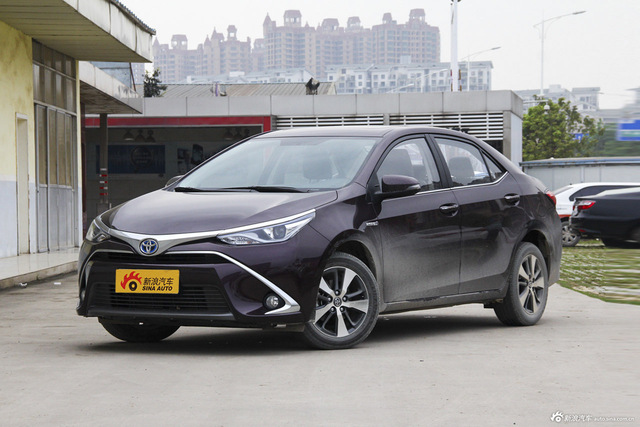 2016款雷凌双擎1.8L自动精英版 星云紫