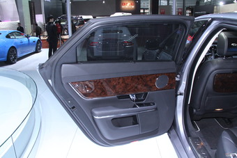 捷豹XJ全景商务车