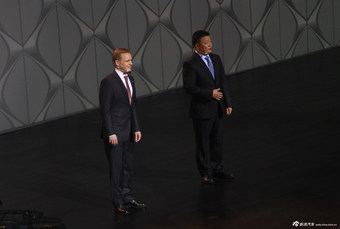 总经理赫博(左)和副总裁蔡建军(右)