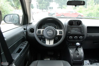2011款Jeep指南者豪华导航版