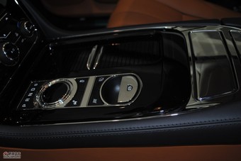 2010款捷豹XJ全景奢华版车辆内饰