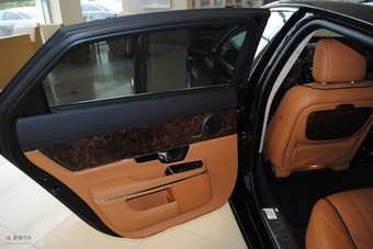 2010款捷豹XJ全景奢华版车辆内饰