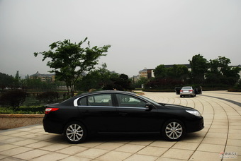 雷诺纬度外观实拍