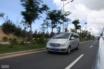 2011款奔驰唯雅诺-动态