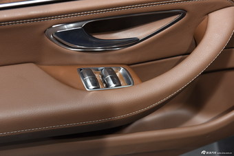 全新奔驰E级长轴距车型北京车展首发