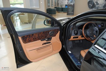 2010款捷豹XJ全景奢华版车辆内饰