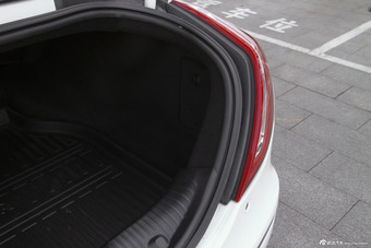 2014款捷豹XJL 3.0 SC四驱全景商务版