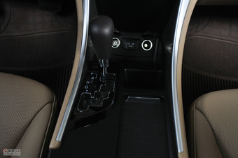 北京现代索纳塔八内饰图