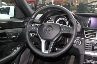 2014款全新奔驰E级内饰